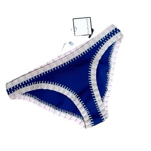 NWT Platinum Navy Crochet Trim Scoop Bottom